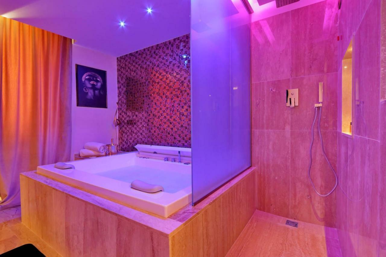 Spanish Diamond Luxury & Jacuzzi Guest house 2*